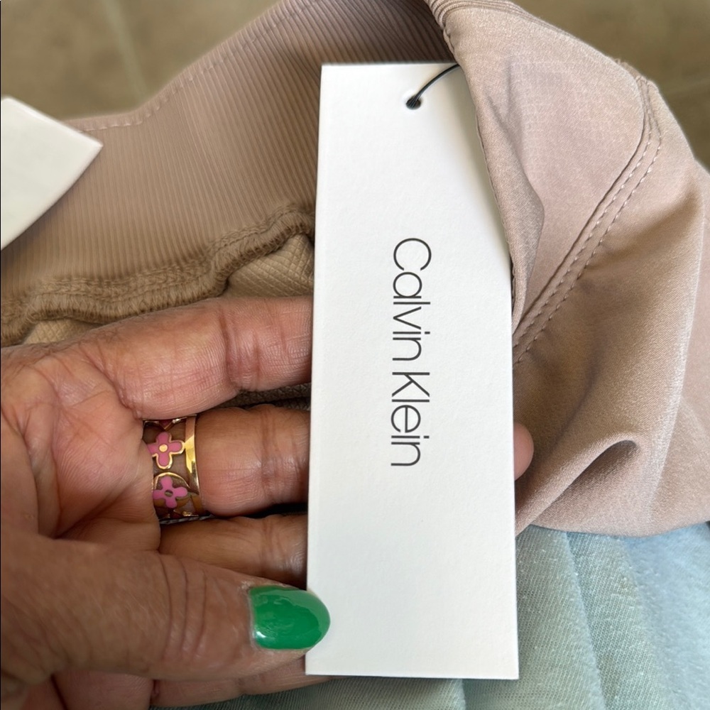 New Calvin Klein Tan Cargo Shorts with Classic Design - Picture 9 of 9